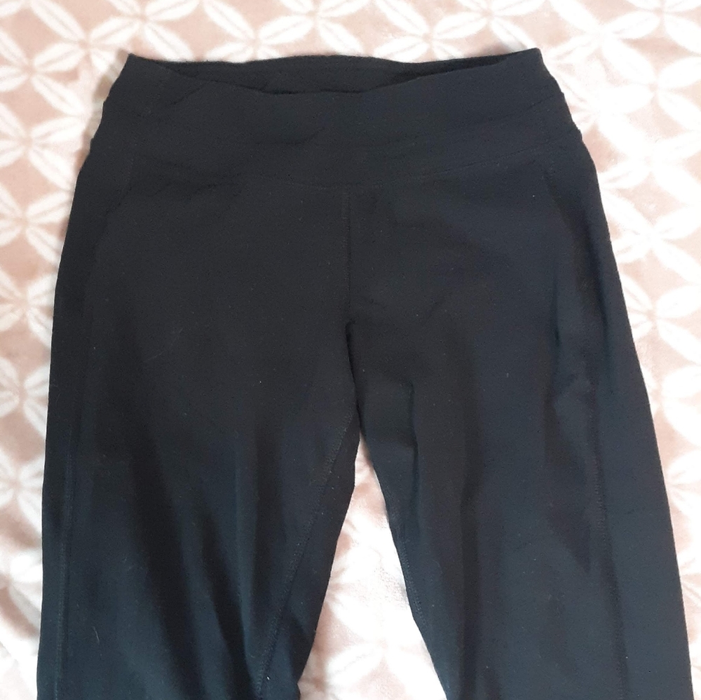 Black cropped leggings
